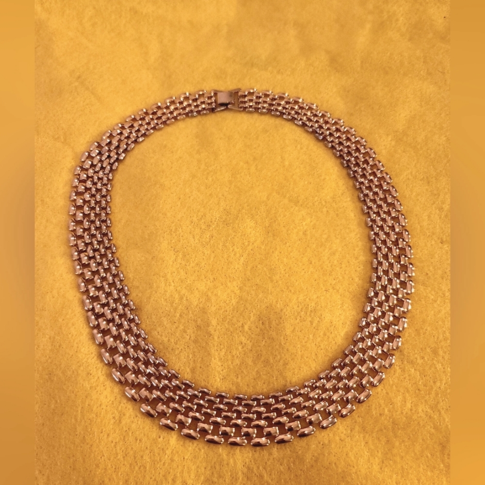 Gold Tone Necklace - Picture 2 of 4